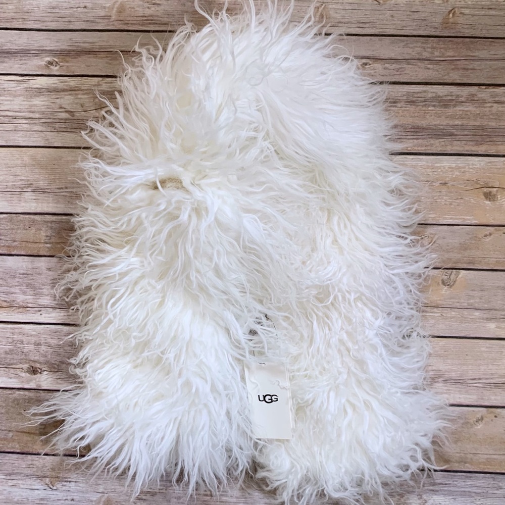 UGG Mongolian Pocket Scarf In Ivory - Picture 2 of 7